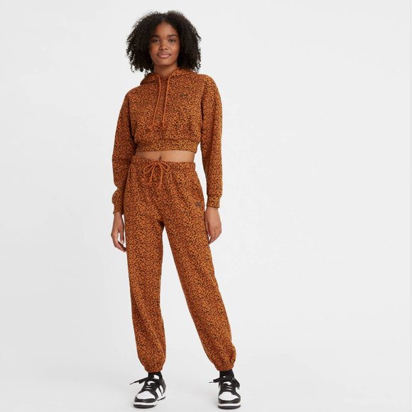 NWT Levi's Women's High-rise Leopard Laundry Dry Sweatpants - Picture 1 of 12